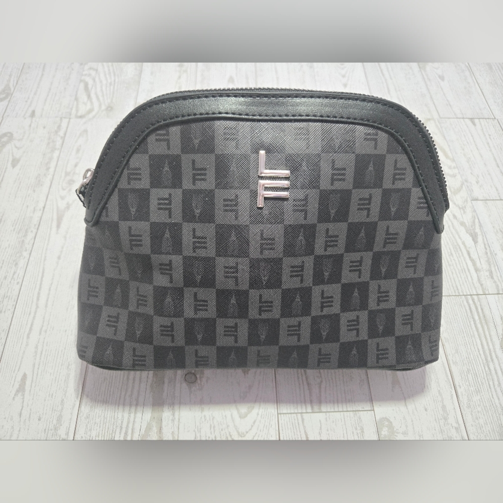 Elegant Luxury Feel Preppy "Ellie" London Fog Makeup Travel Bag